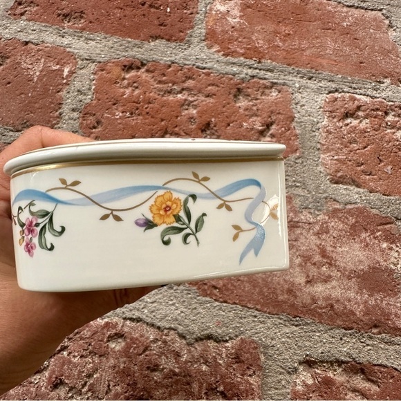 Christopher Stuart Floral Ribbon Y1516 Fine Bone China Heart Trinket Box - Picture 11 of 15
